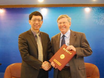 Maurice Brookhart教授受聘565net官网客座教授